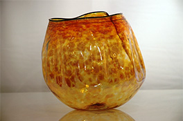 luxurious anthias art glass bowls by Robert Kaindl